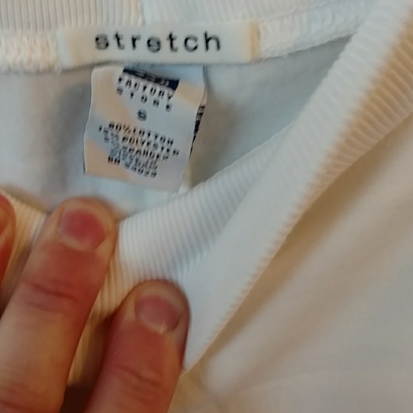 GAP Stretch Shorts - Picture 2 of 2